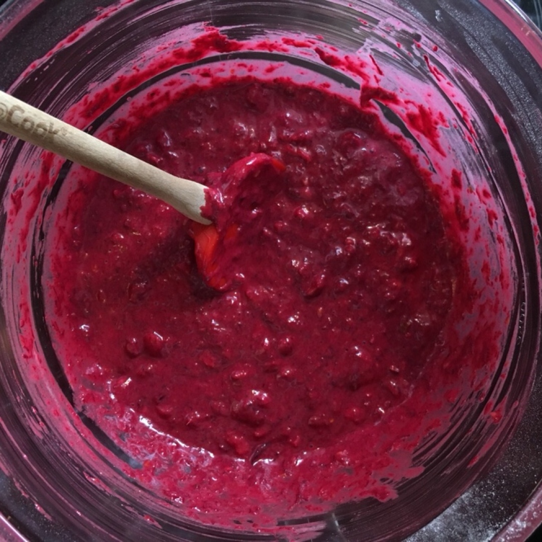 Mhmm take alook at what was happening here! https://goodiesbygu.com/2018/01/24/beetroot-ginger-and-soured-cream-cake/